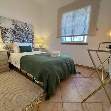 Cosy 3 Bed Old Town Αλμπουφέιρα