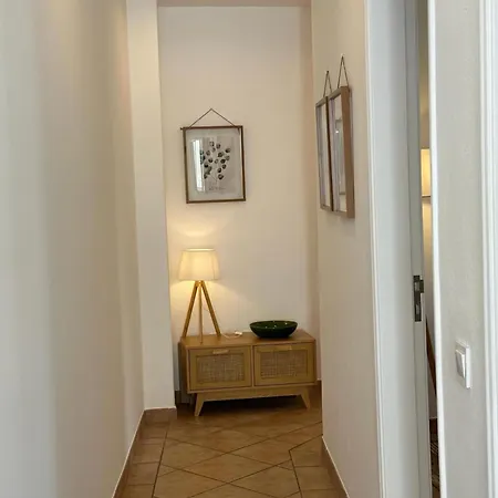 Cosy 3 Bed Old Town Apartament