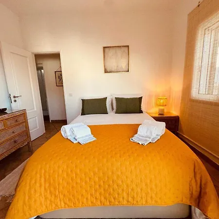 Cosy 3 Bed Old Town Apartment
